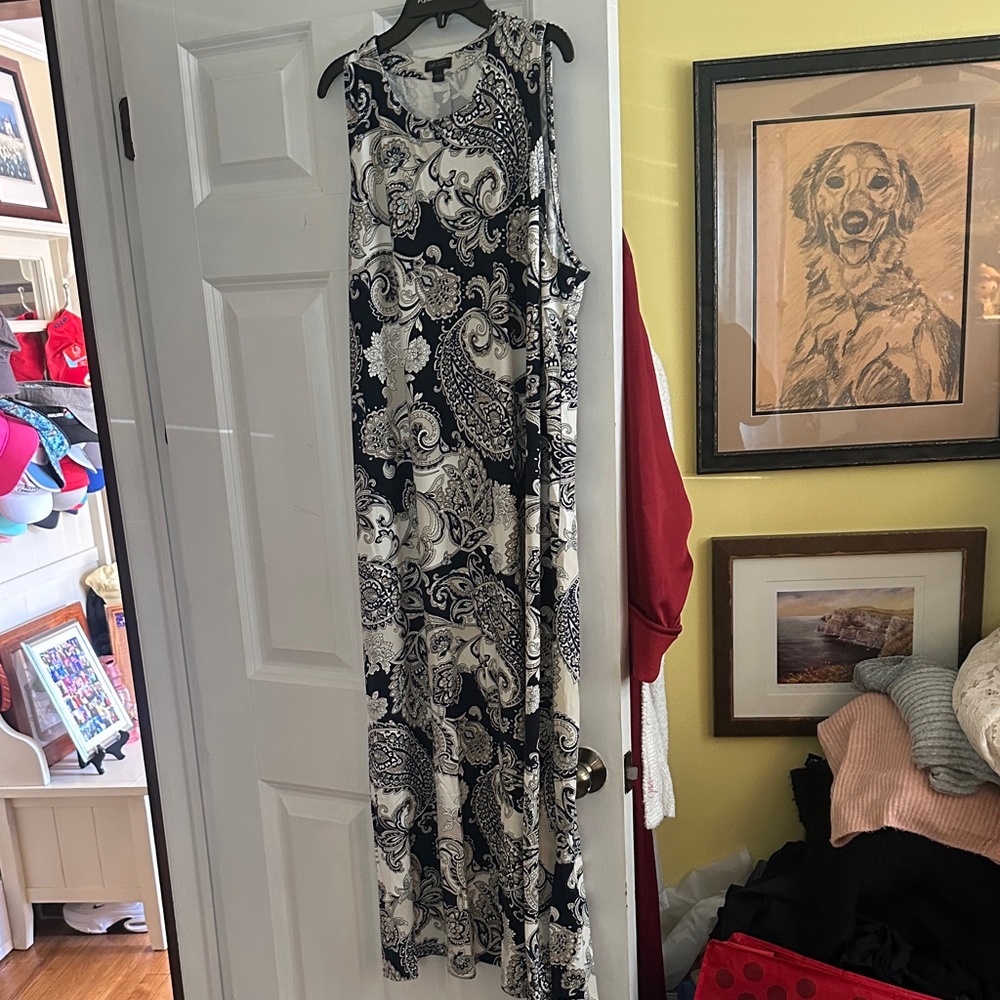 J Jill Sleeveless Black & White Paisley Maxi Dress